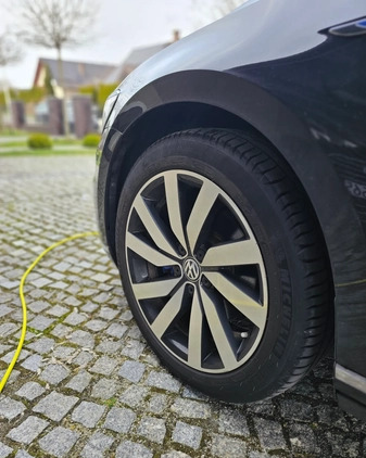 Volkswagen Passat cena 68600 przebieg: 246000, rok produkcji 2015 z Gliwice małe 466